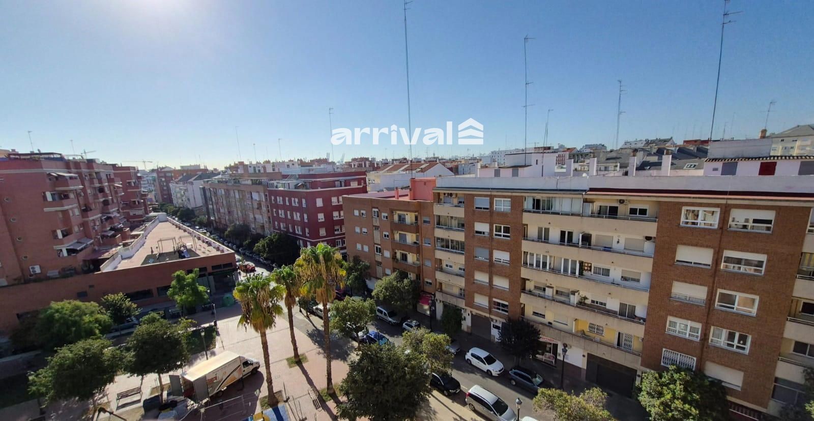 VIVIENDA EN FINCA SEMINUEVA JUNTO A JERÓNIMO MONSORIU