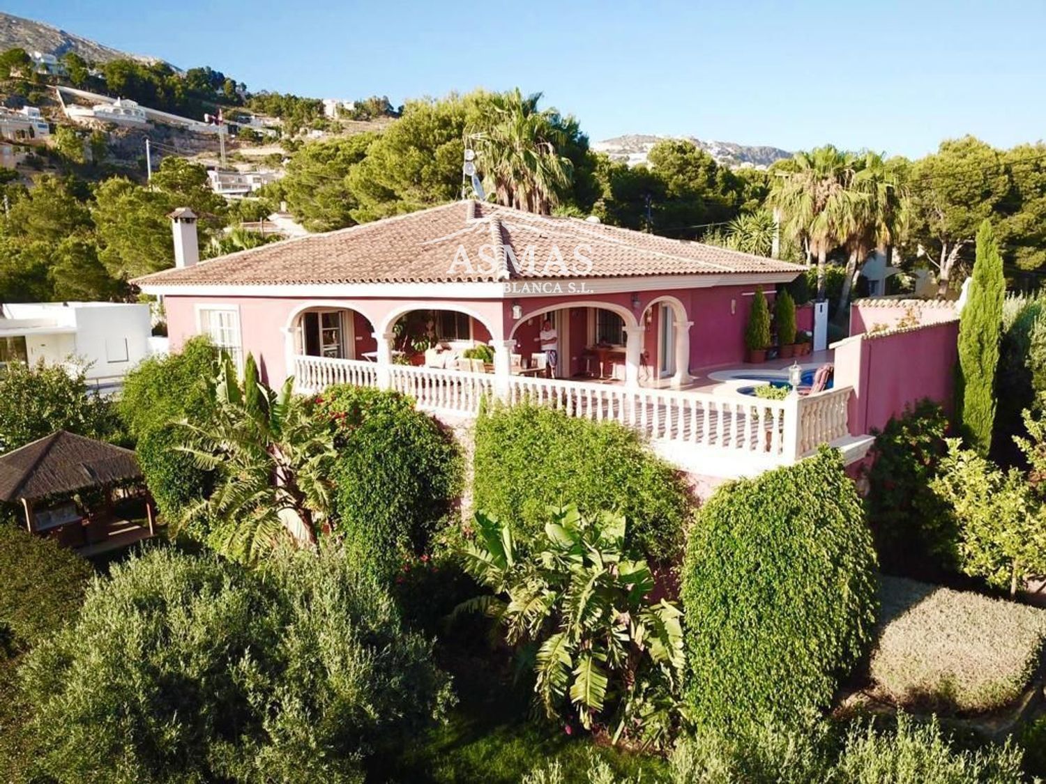 VILLA CON VISTAS PANORÁMICAS AL MAR Y PISCINA PRIVADA EN ALTEA - Foto 1