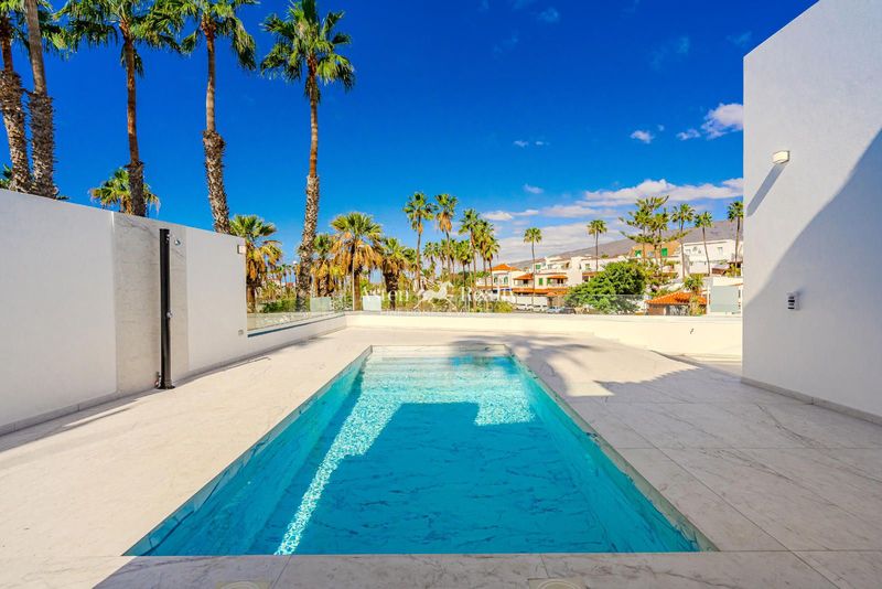 Villa en venta San Eugenio Alto, Santa Cruz Tenerife. Ref: 9282. Powered by ASTEN REALTY 