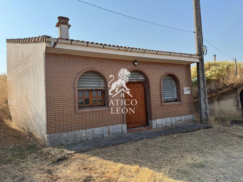 Casa en venta Antimio De Arriba, León. Ref: 1020. Ático León