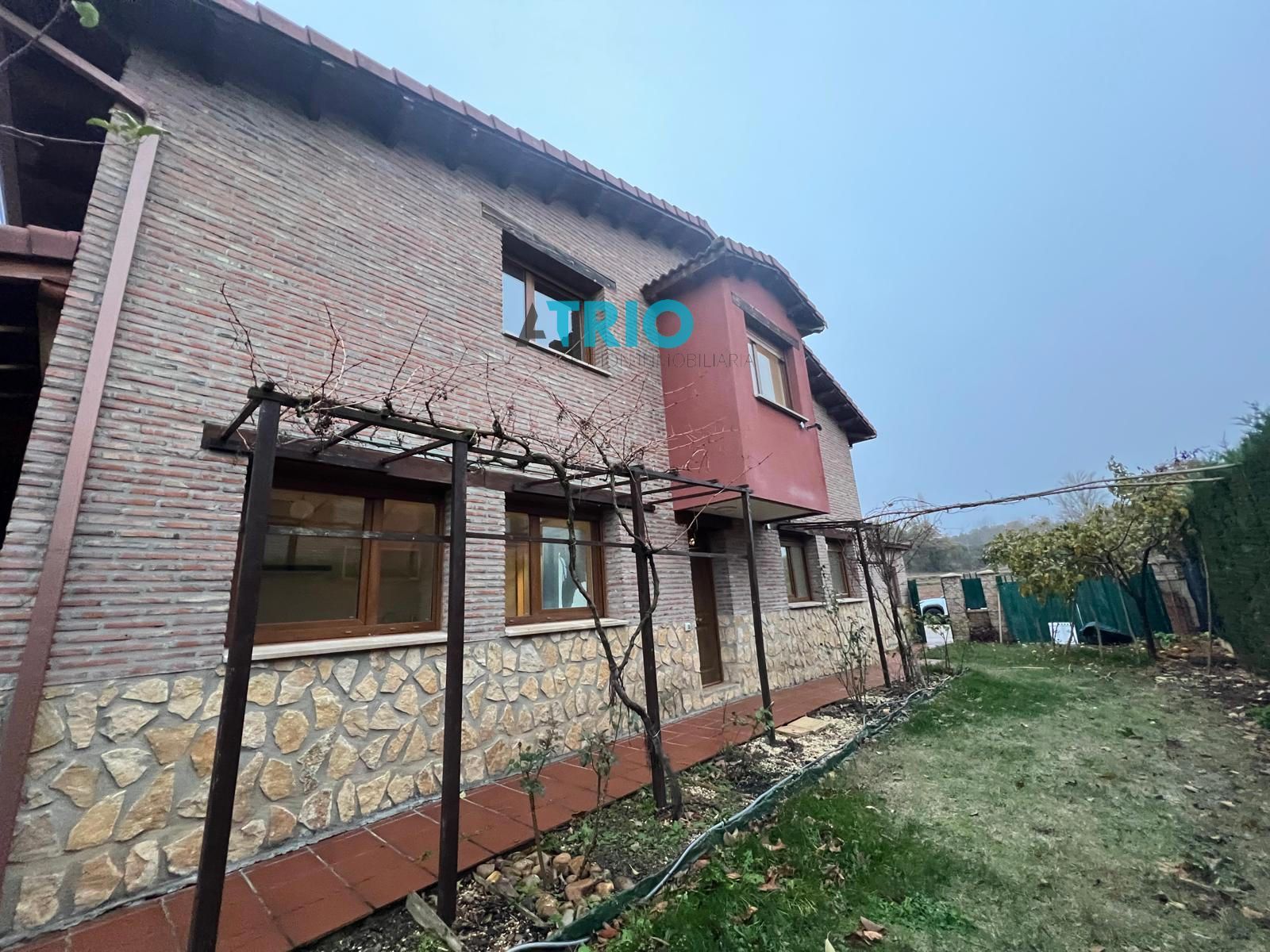 chalet en valdorros ·  220000€