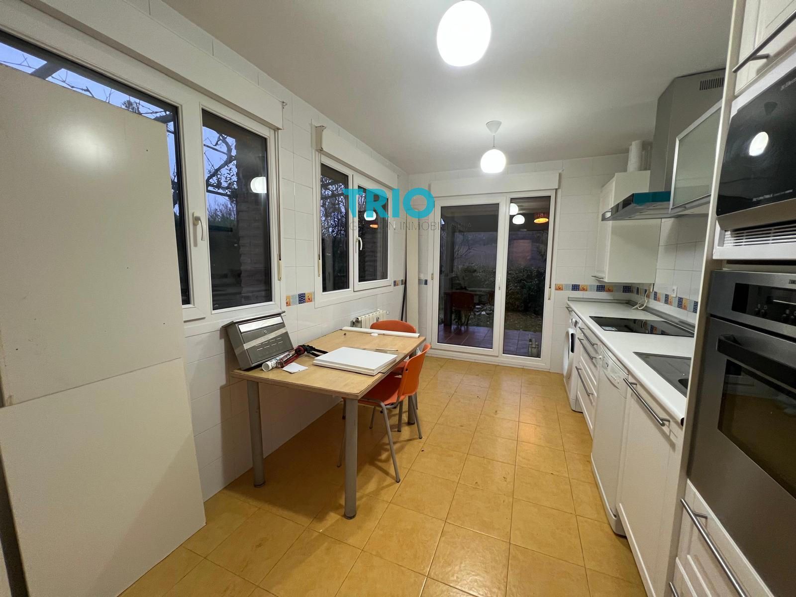 chalet en valdorros ·  220000€