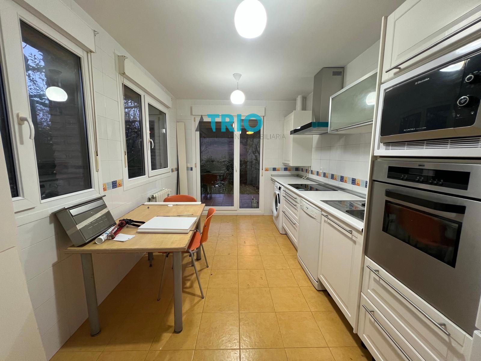 chalet en valdorros ·  220000€