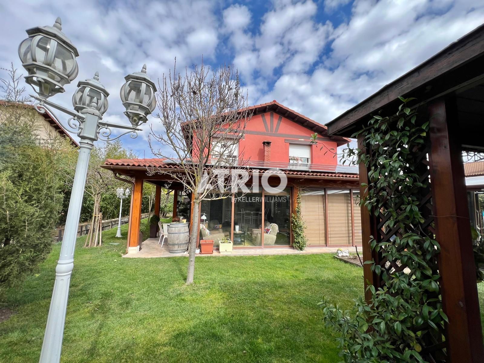 chalet en arcos-de-la-llana ·  360000€
