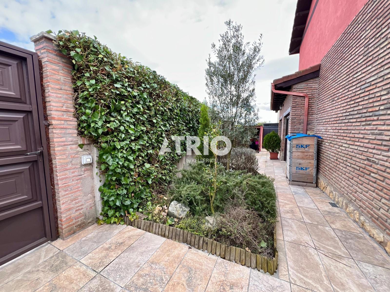 chalet en arcos-de-la-llana ·  360000€