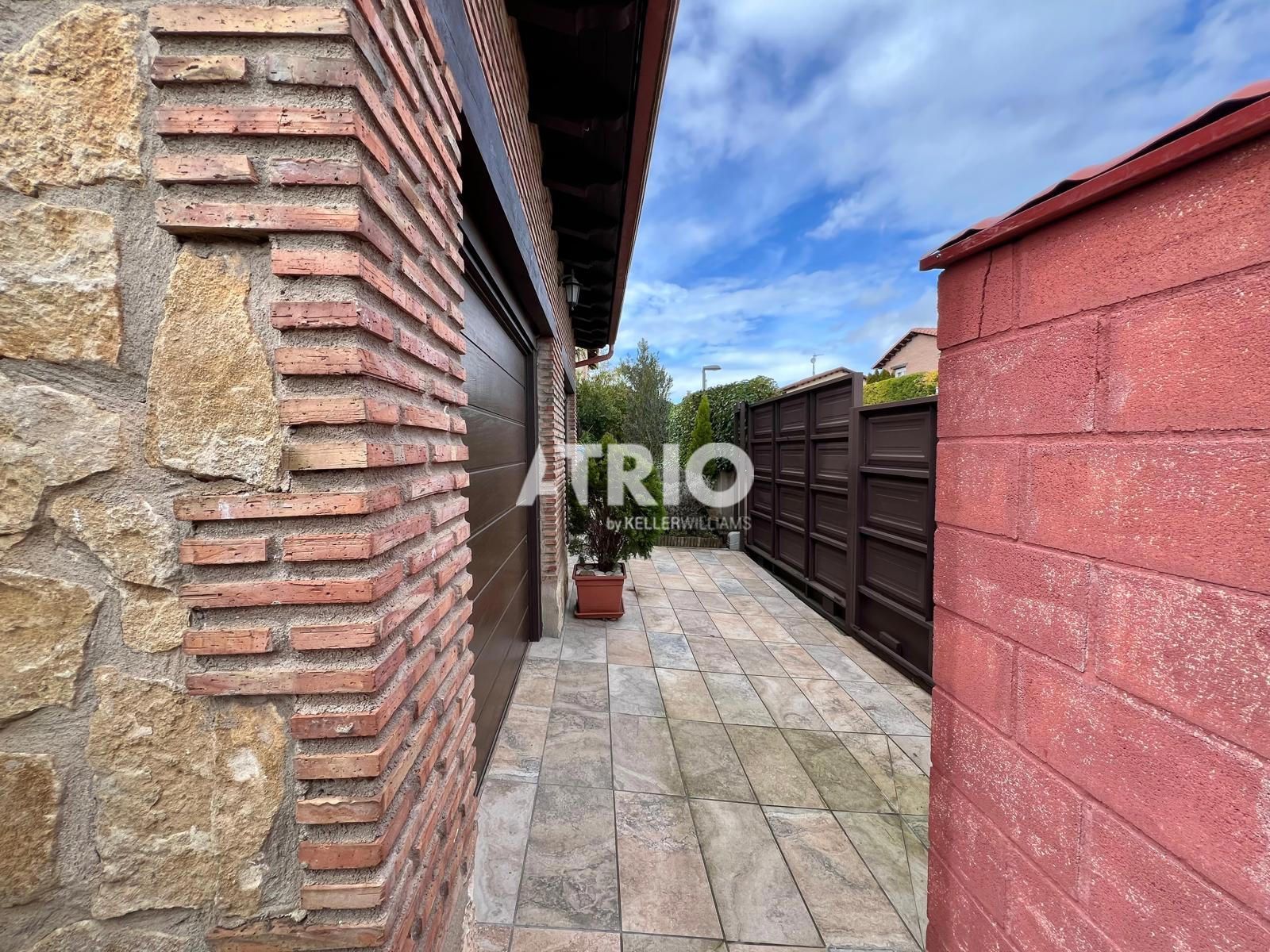 chalet en arcos-de-la-llana ·  360000€