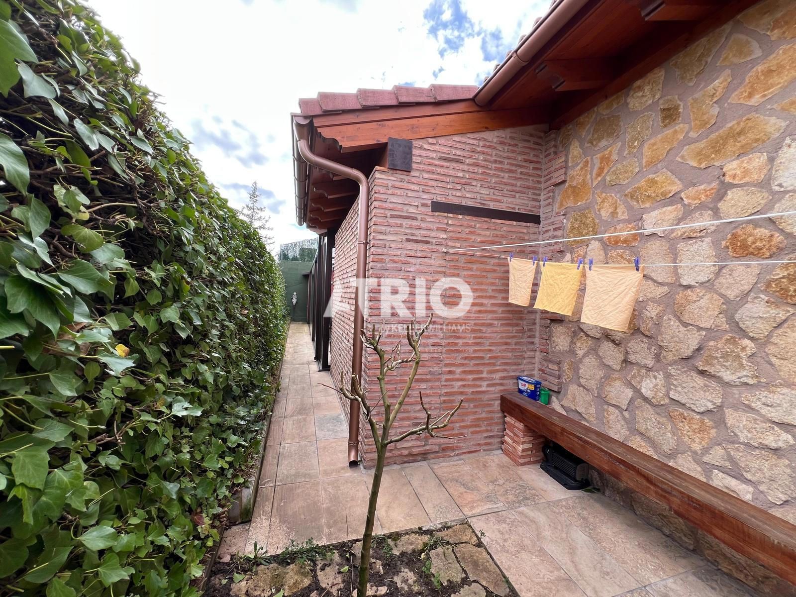 chalet en arcos-de-la-llana ·  360000€