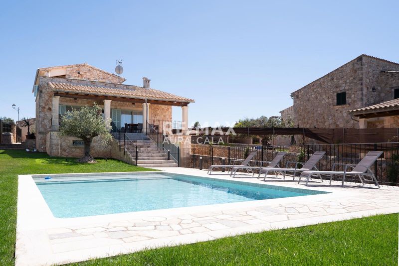 Detached Villa for sale Sineu, Baleares. Ref: 2388. RE/MAX AURA
