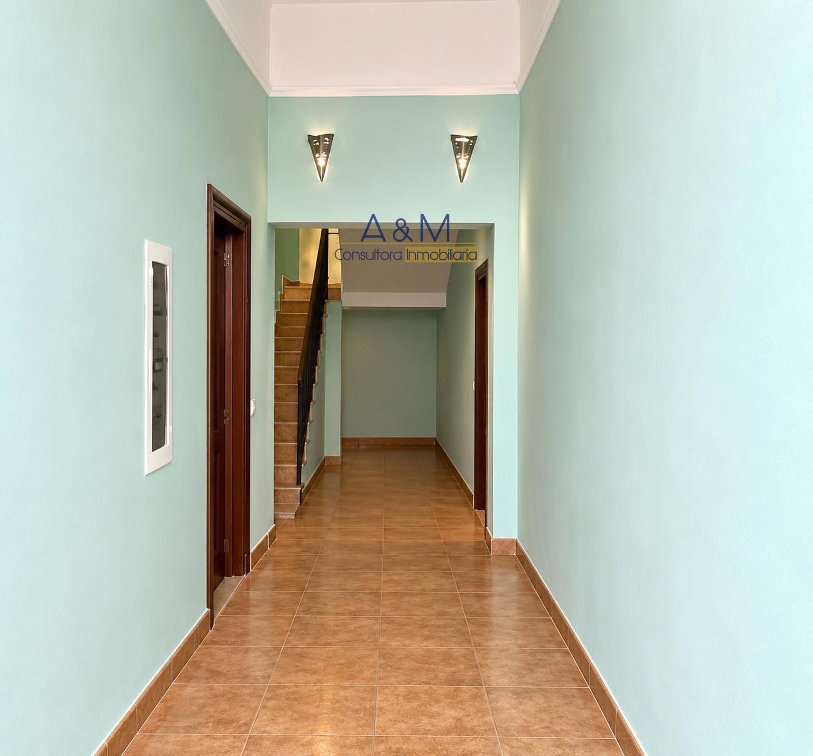 HECHA CON IA - CASA CON ALMACÉN EN GOMARA SORIA