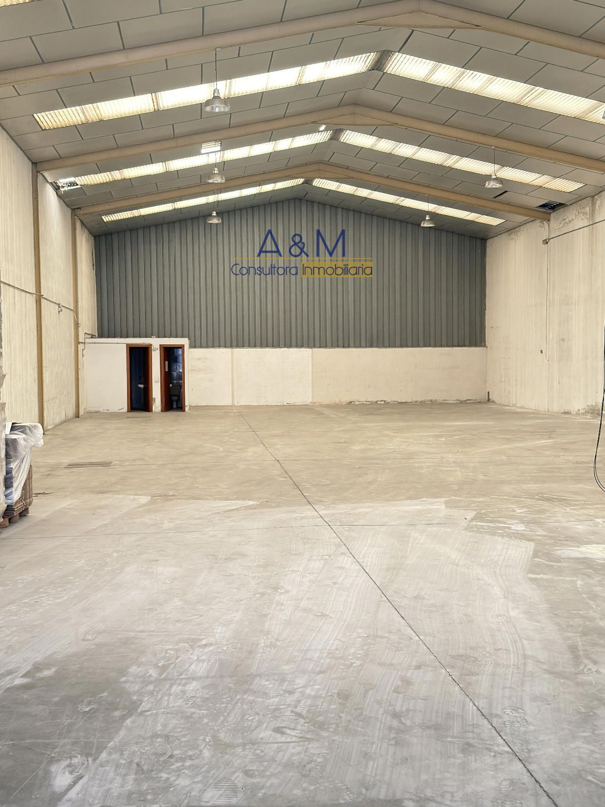 NAVE EN ALQUILER 600 M2 EN POLIGOMO AN CRISTOBAL