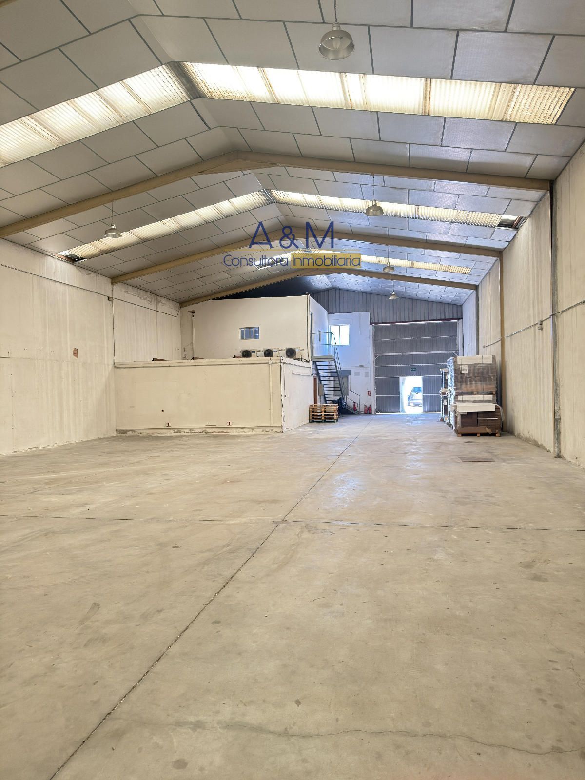NAVE EN ALQUILER 600 M2 EN POLIGOMO AN CRISTOBAL