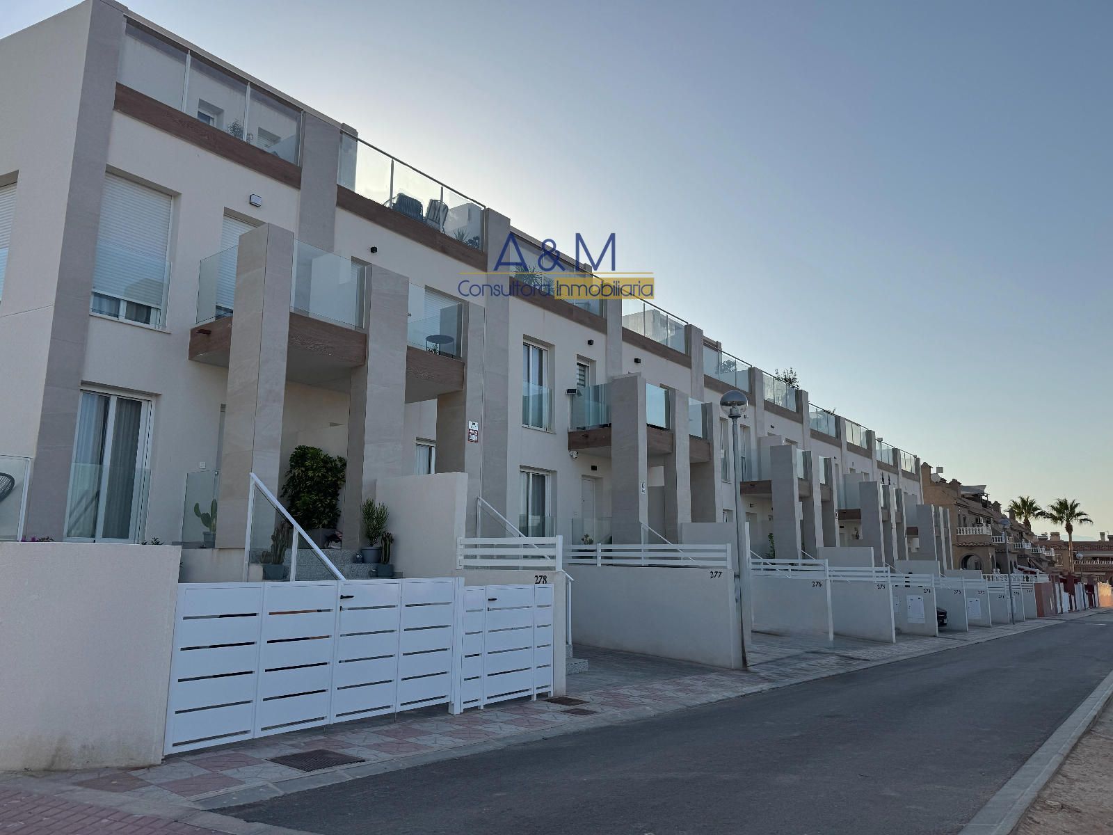 ADOSADO 2 HABITACIONES CON SOLARIUM EN GRAN ALACANT, ALICANTE
