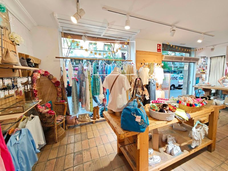 Local Comercial en alquiler y traspaso Barcelona. Ref: 2378. B312 REAL ESTATE