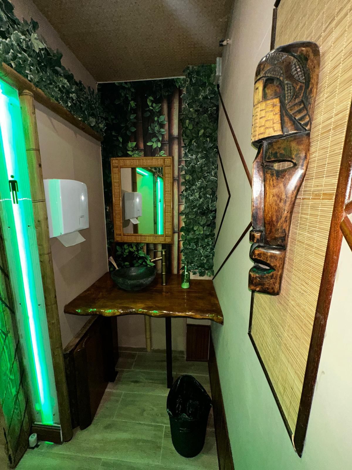 COCTELERIA EN TRASPASO EN CENTRO GAVA - Foto 9