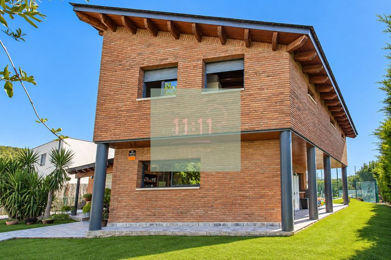 Chalet Independiente en venta Begues, Barcelona. Ref: 1324. 11:11 Homes