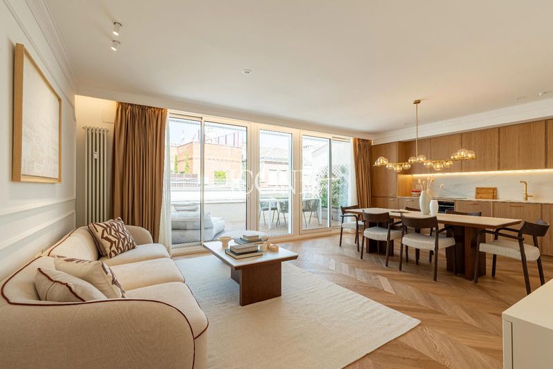 2-bed penthouse with parking in Recoletos, Salamanca