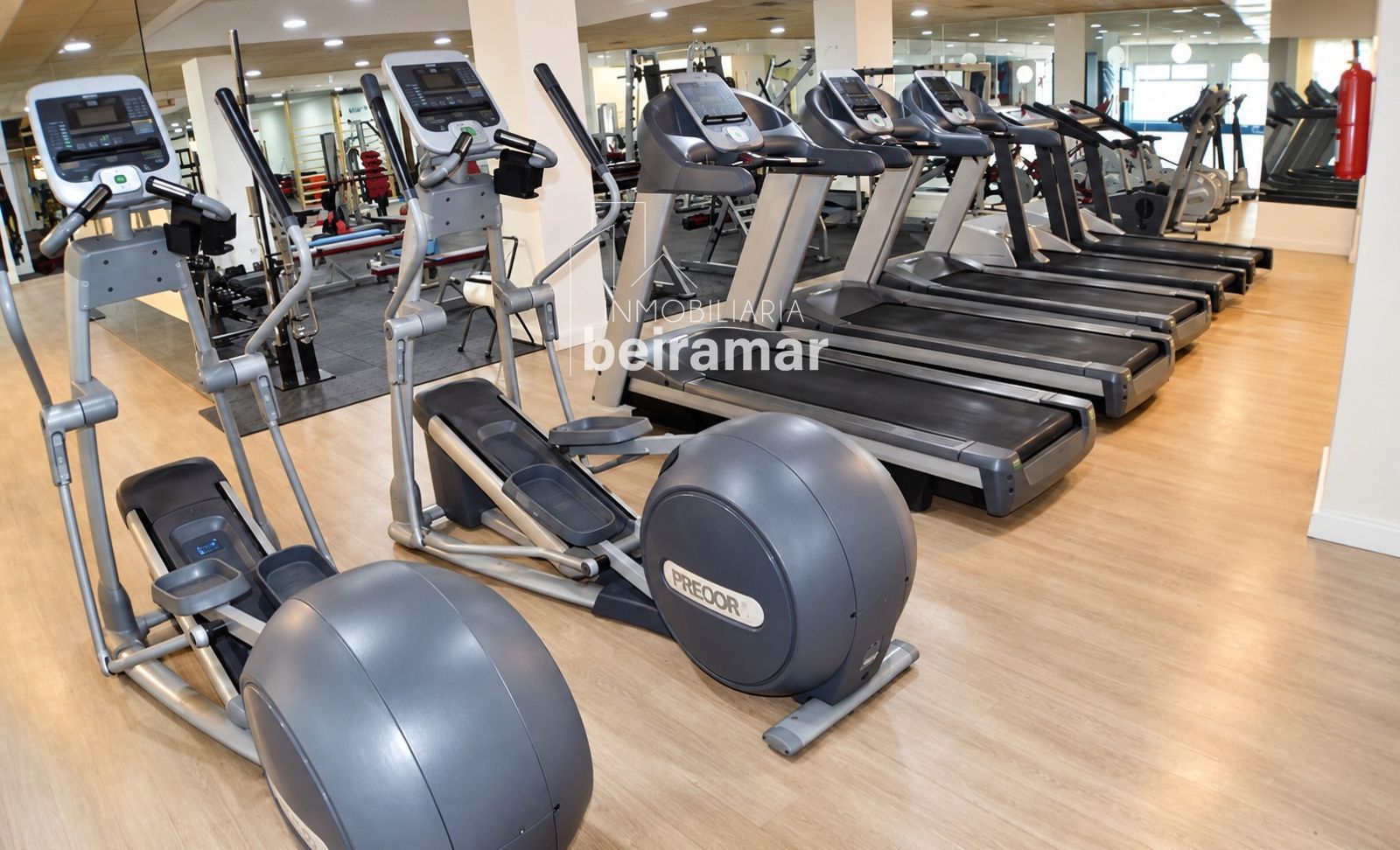 Gimnasio alquilado en rentabilidad en Ribeira — 852 m² y licencia en vigor”. - Foto 36