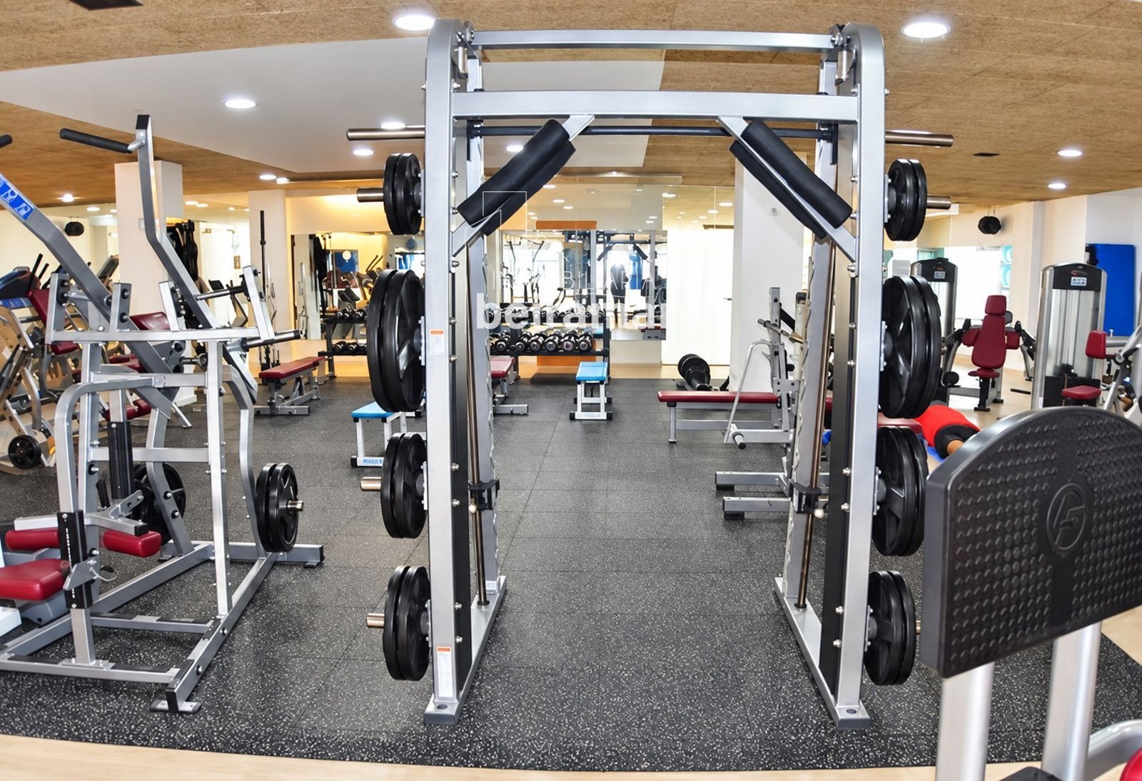 Gimnasio alquilado en rentabilidad en Ribeira — 852 m² y licencia en vigor”. - Foto 37