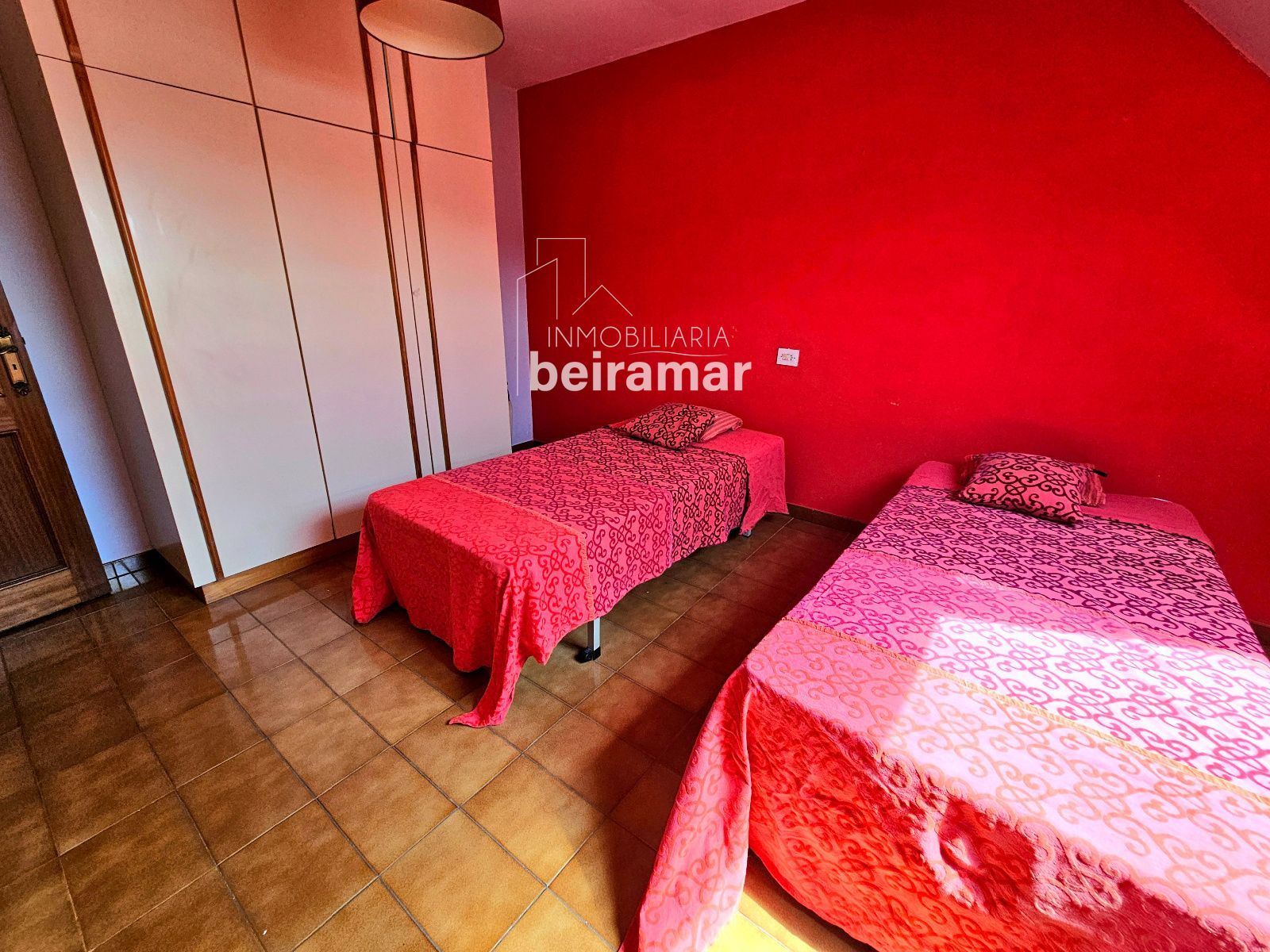 Edificio completo en venta en el centro de A Pobra do Caramiñal
