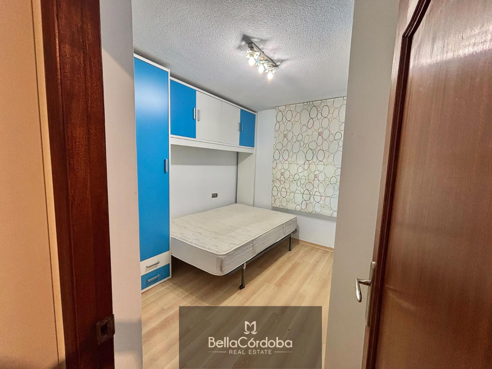PISO DE 3 HABITACIONES CON TERRAZA, PARA ENTRAR A VIVIR EN LA ZONA DE VALDEOLLEROS. - Foto 11