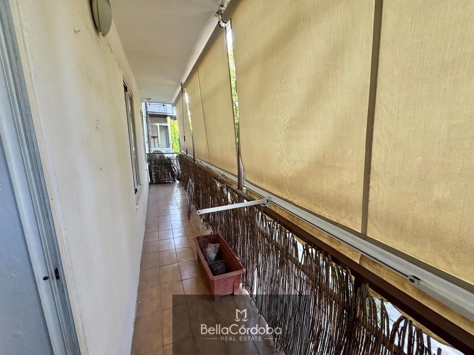 PISO DE 3 HABITACIONES CON TERRAZA, PARA ENTRAR A VIVIR EN LA ZONA DE VALDEOLLEROS. - Foto 4
