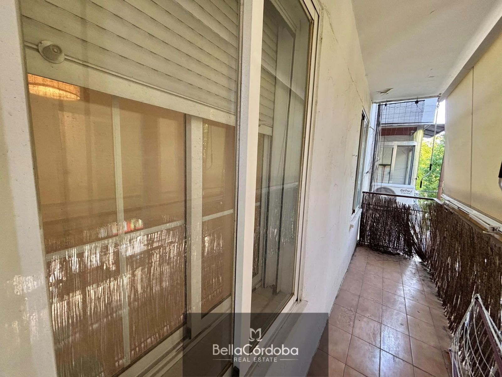 PISO DE 3 HABITACIONES CON TERRAZA, PARA ENTRAR A VIVIR EN LA ZONA DE VALDEOLLEROS. - Foto 5