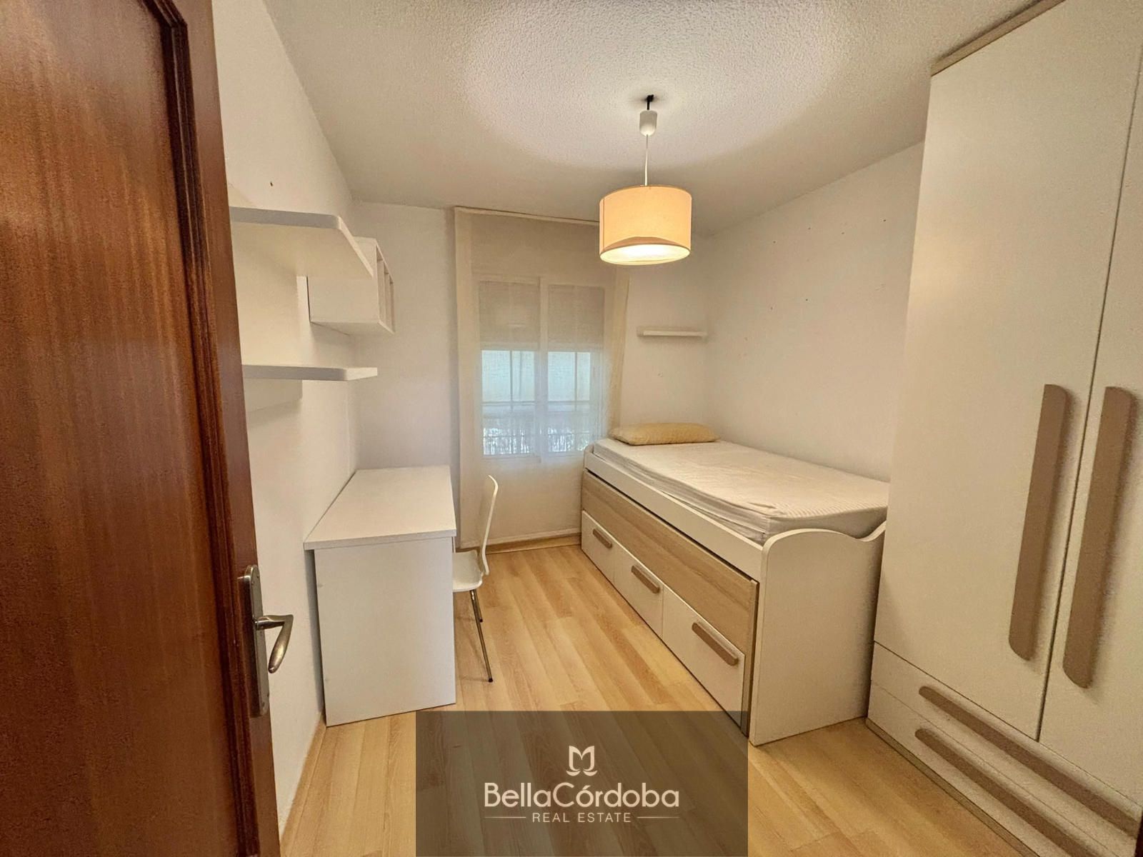 PISO DE 3 HABITACIONES CON TERRAZA, PARA ENTRAR A VIVIR EN LA ZONA DE VALDEOLLEROS. - Foto 10