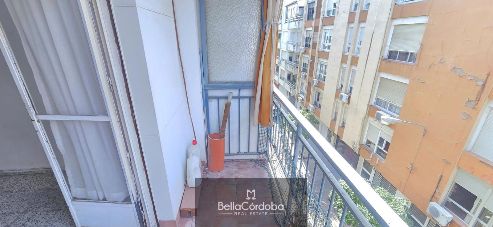 EXCELENTE INVERSIÓN EN CIUDAD JARDIN DE 4 HABITACIONES EXTERIOR CON TERRAZA JUNTO AL PARQUE JUAN CARLOS I. - Foto 3
