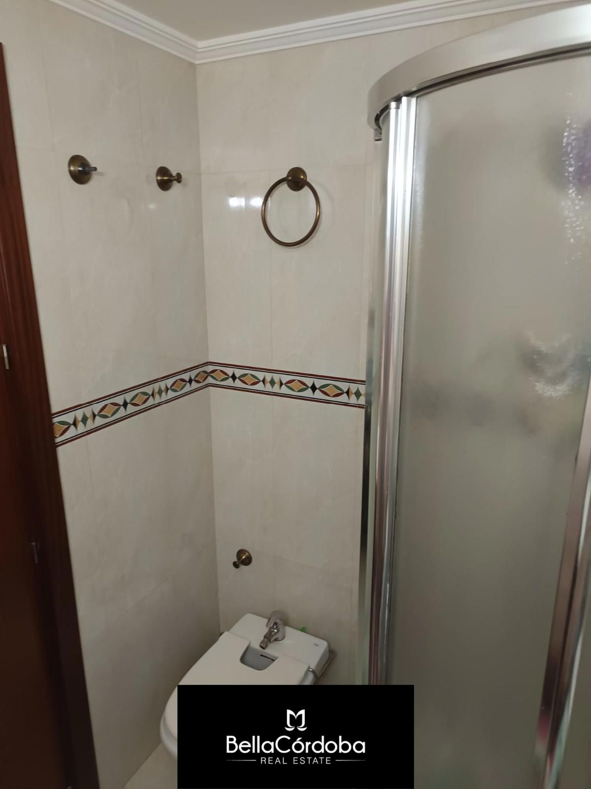PISO DE TRES DORMITORIOS CON ASCENSOR A DOS PASOS DE LA ESTACIÓN DE TREN Y AUTOBUSES. - Foto 11