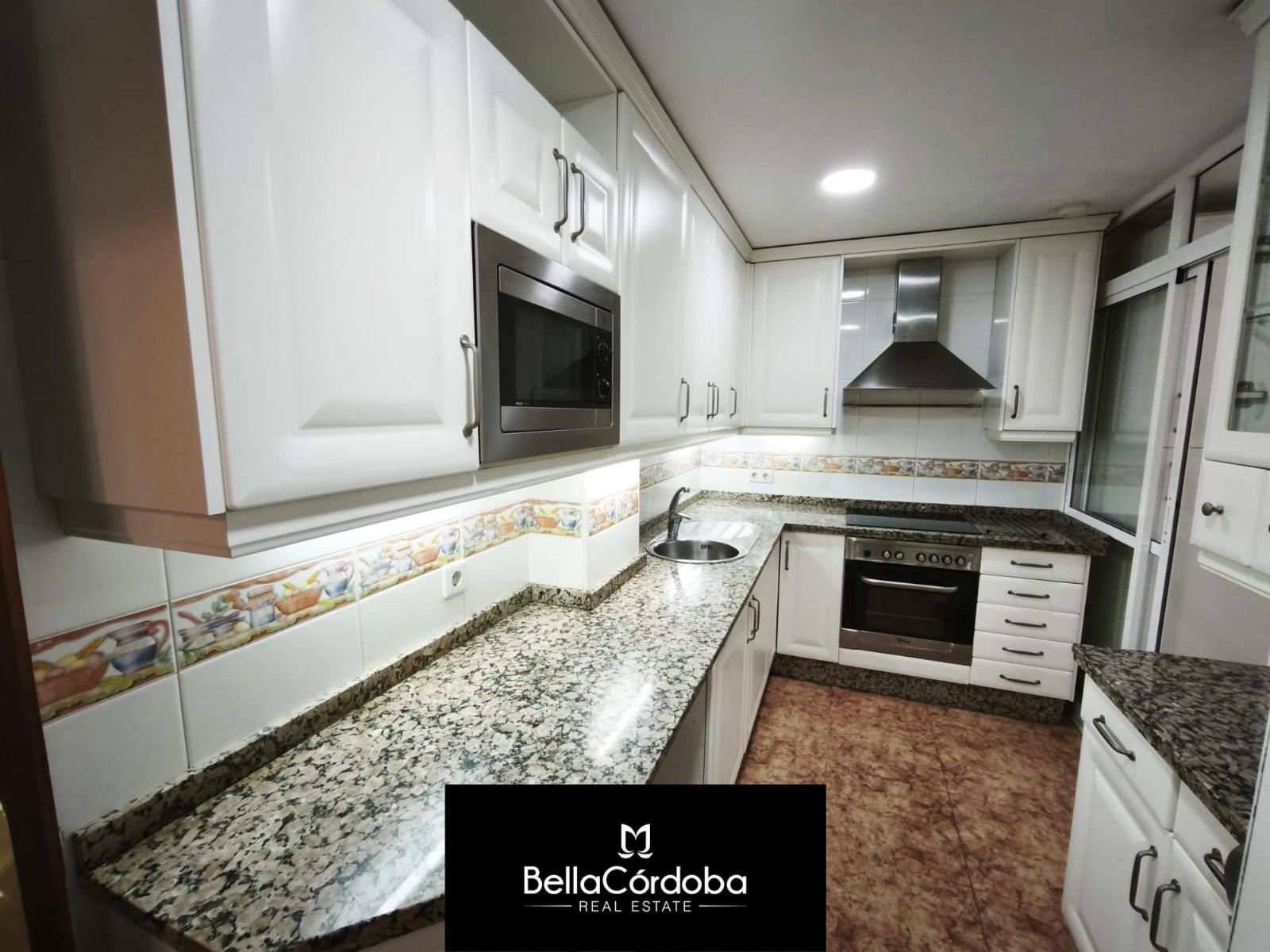 SEÑORIAL PISO EN CIUDAD JARDIN DE 4 HABITACIONES,  CON DOS ASCENSORES. - Foto 5
