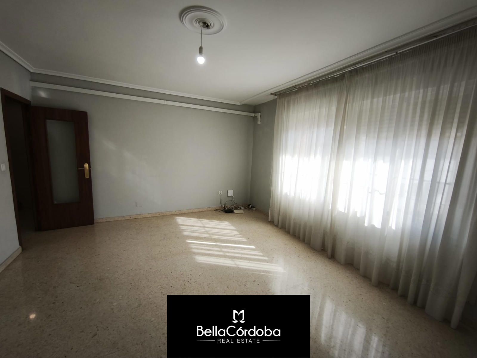 SEÑORIAL PISO EN CIUDAD JARDIN DE 4 HABITACIONES,  CON DOS ASCENSORES. - Foto 2