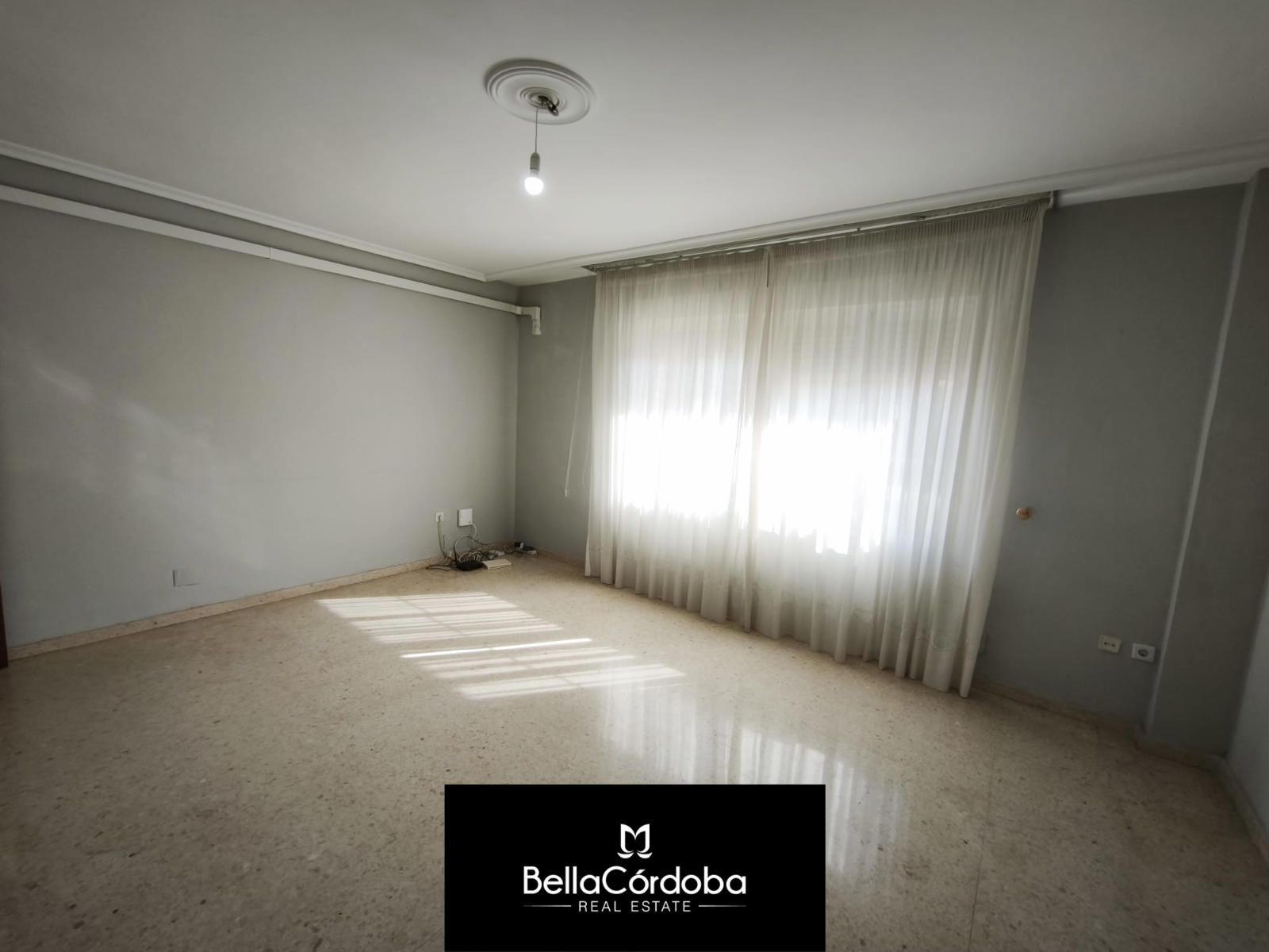 SEÑORIAL PISO EN CIUDAD JARDIN DE 4 HABITACIONES,  CON DOS ASCENSORES. - Foto 3