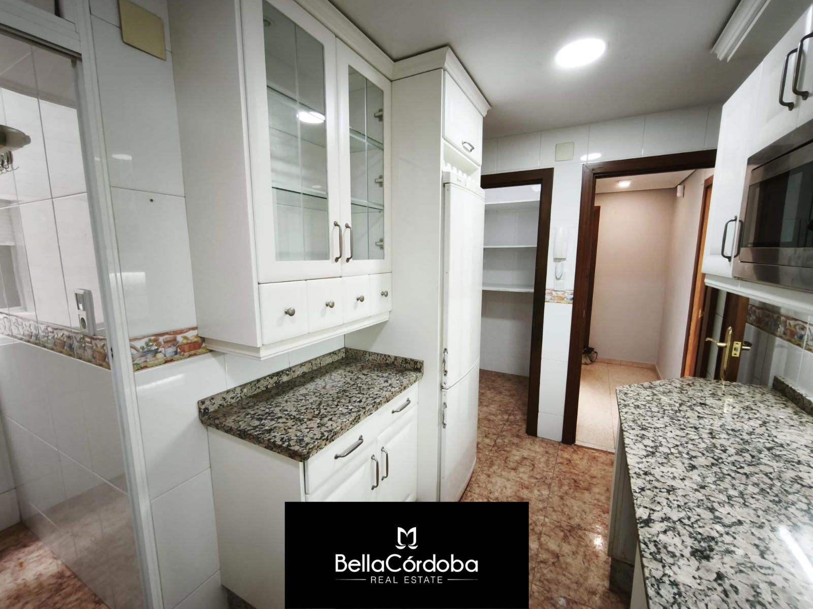 SEÑORIAL PISO EN CIUDAD JARDIN DE 4 HABITACIONES,  CON DOS ASCENSORES. - Foto 7