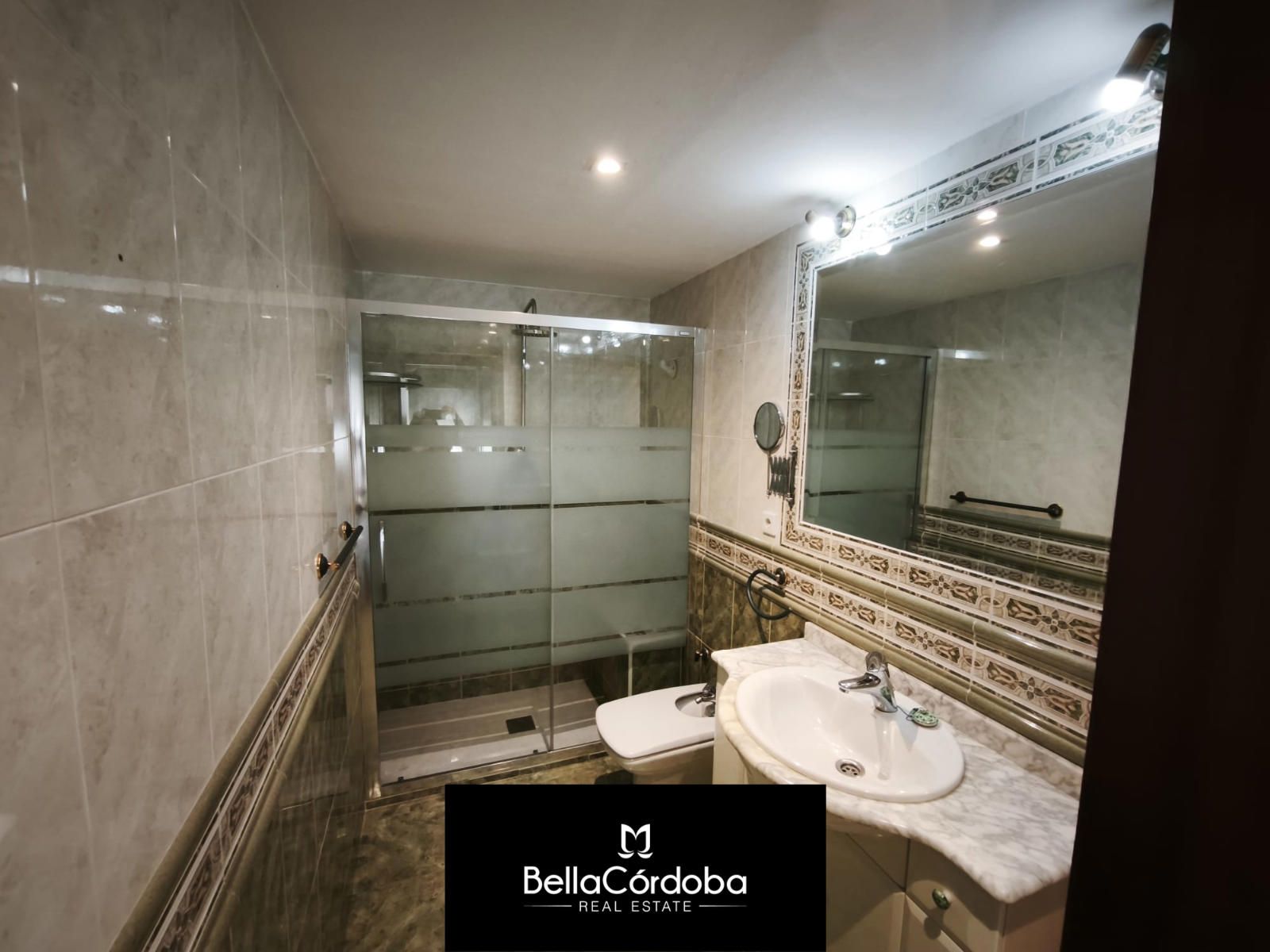 SEÑORIAL PISO EN CIUDAD JARDIN DE 4 HABITACIONES,  CON DOS ASCENSORES. - Foto 21