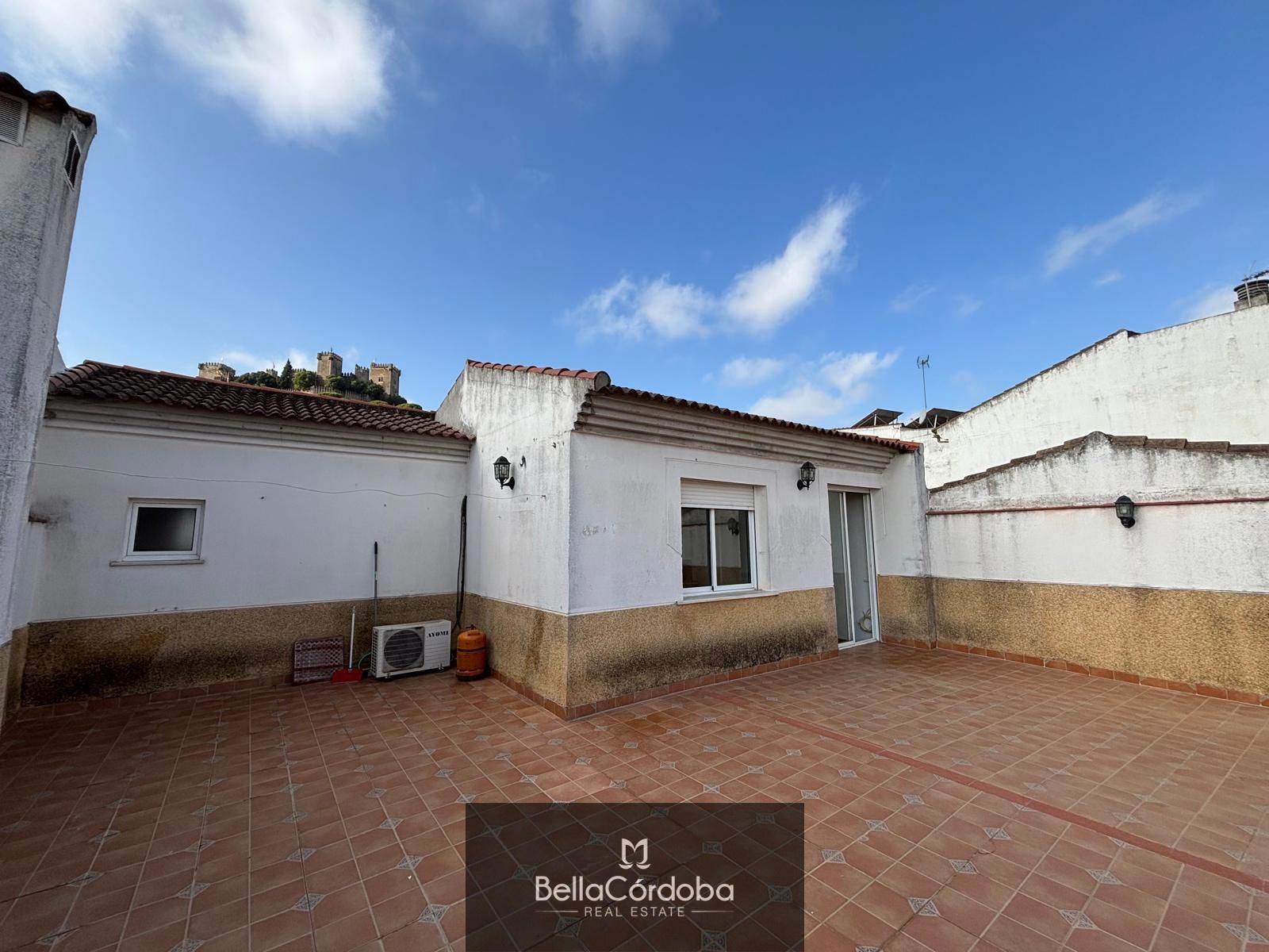 CASA ADOSADA EN ALMODOVAR, 3 HABITACIONES, BAÑO Y ASEO CON UNA TERRAZA DE 60M2 - Foto 18
