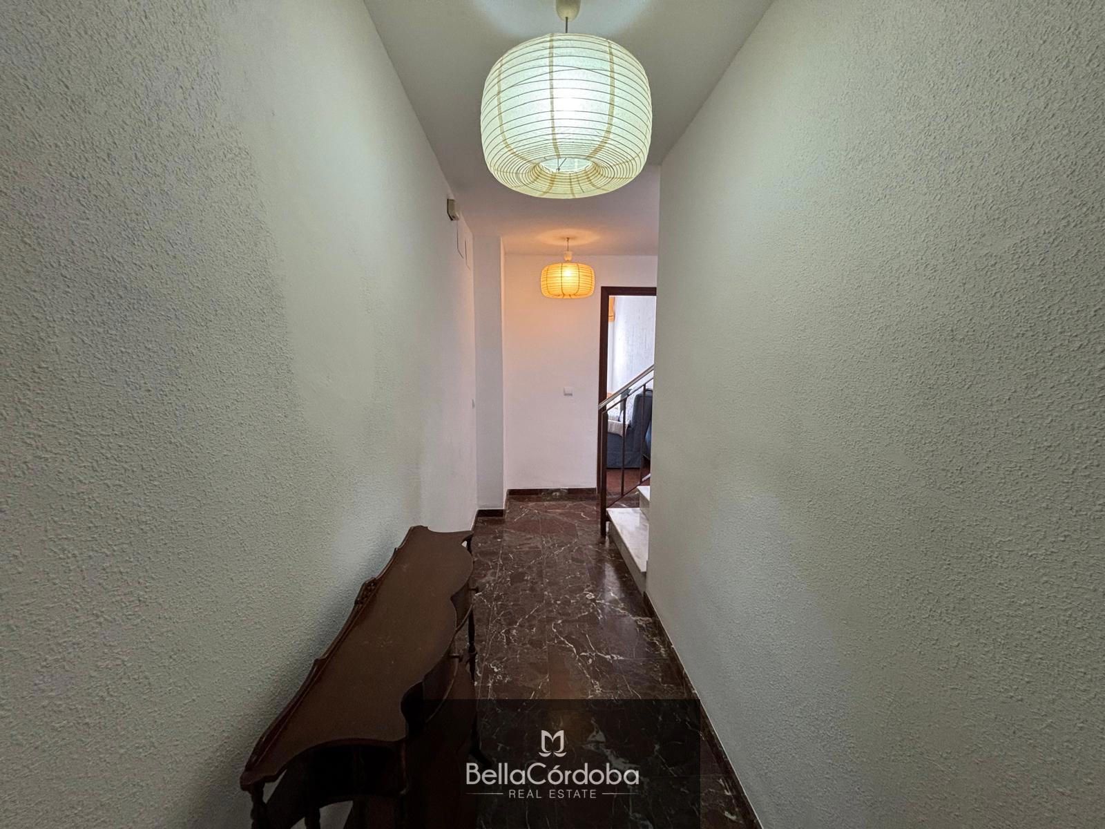 CASA ADOSADA EN ALMODOVAR, 3 HABITACIONES, BAÑO Y ASEO CON UNA TERRAZA DE 60M2 - Foto 7