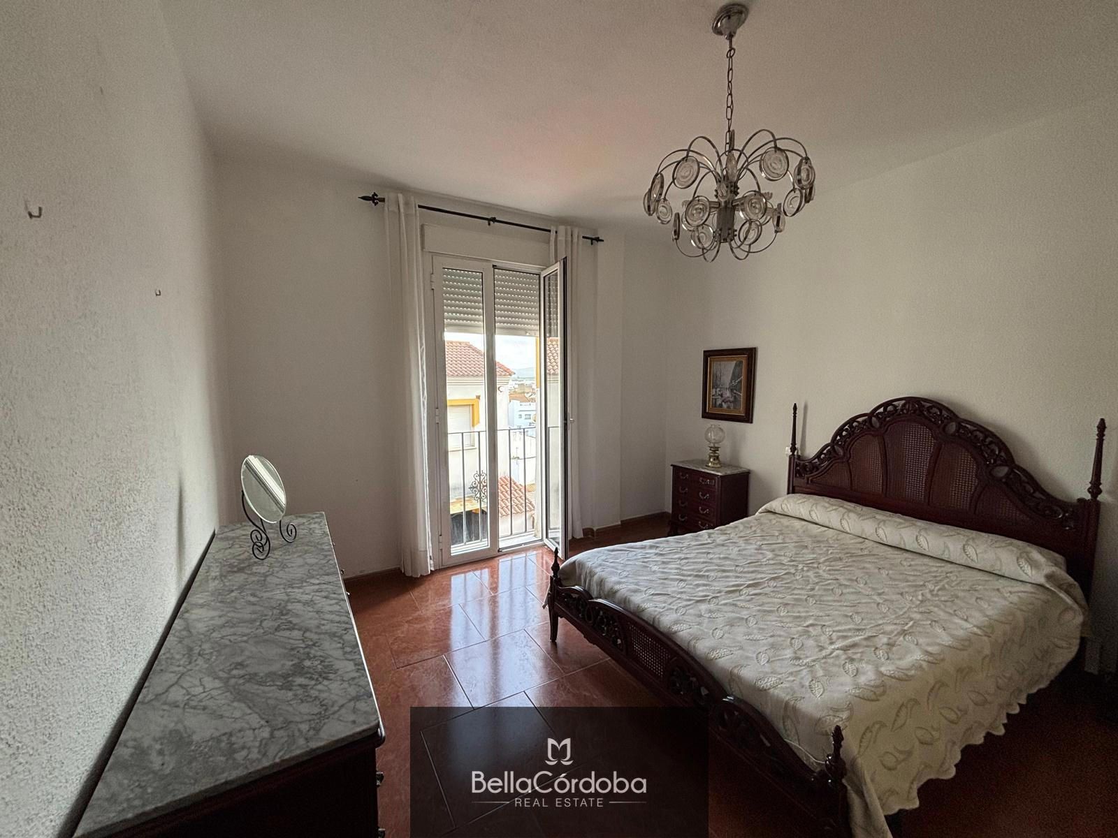 CASA ADOSADA EN ALMODOVAR, 3 HABITACIONES, BAÑO Y ASEO CON UNA TERRAZA DE 60M2 - Foto 9