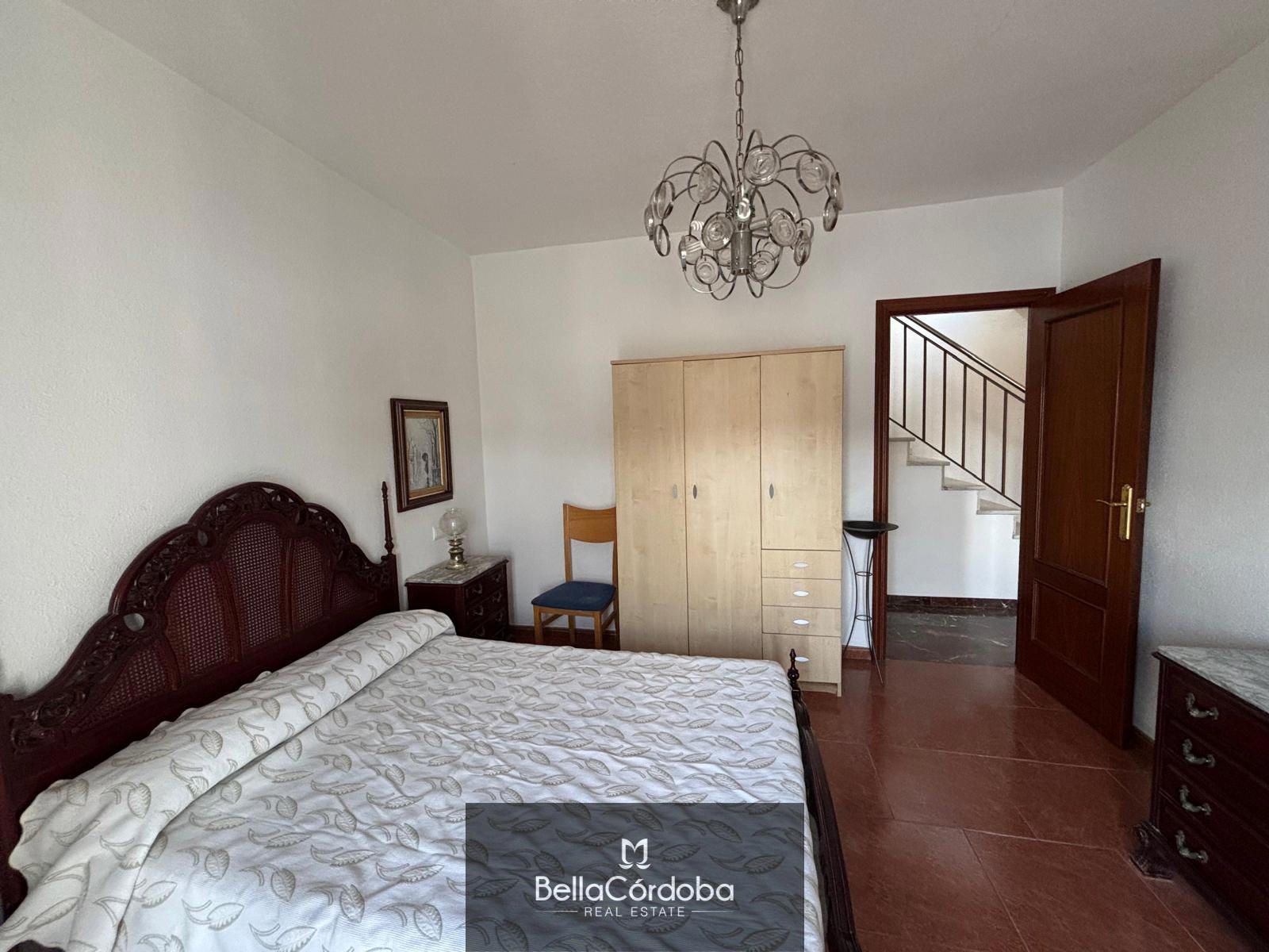 CASA ADOSADA EN ALMODOVAR, 3 HABITACIONES, BAÑO Y ASEO CON UNA TERRAZA DE 60M2 - Foto 10