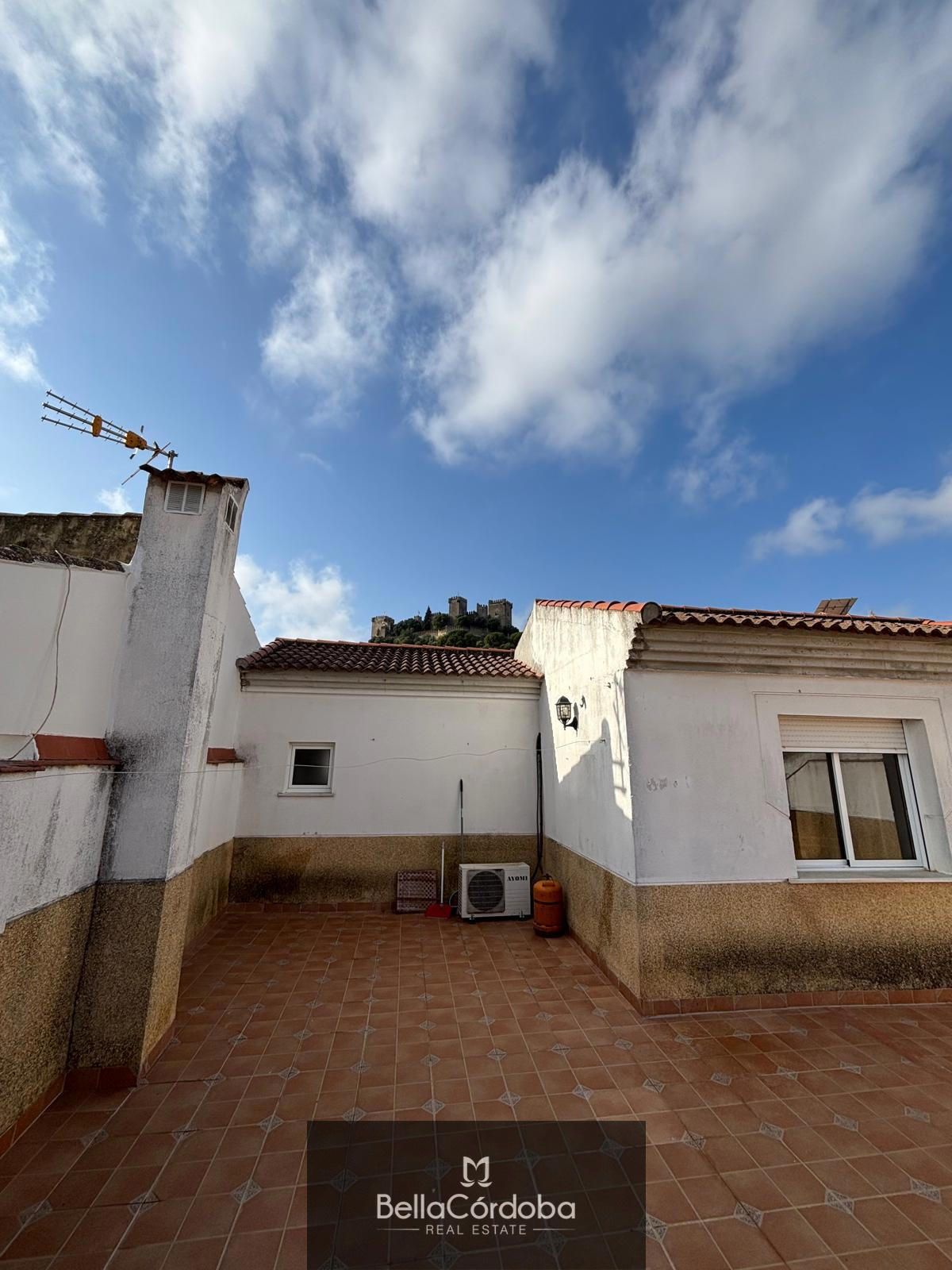 CASA ADOSADA EN ALMODOVAR, 3 HABITACIONES, BAÑO Y ASEO CON UNA TERRAZA DE 60M2 - Foto 19