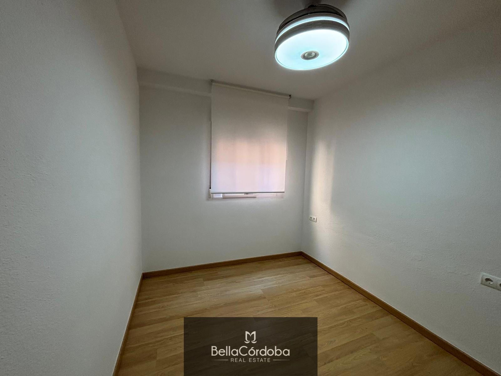 PISO DE ALQUILER EN CORDOBA MUY BONITO, EXTERIOR DE 3 HABITACIONES Y UN BAÑO . BUENA UBICACIÓN - Foto 9