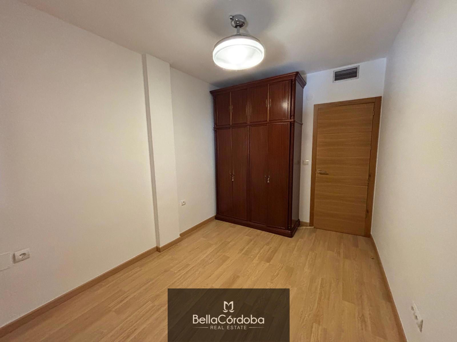 PISO DE ALQUILER EN CORDOBA MUY BONITO, EXTERIOR DE 3 HABITACIONES Y UN BAÑO . BUENA UBICACIÓN - Foto 14