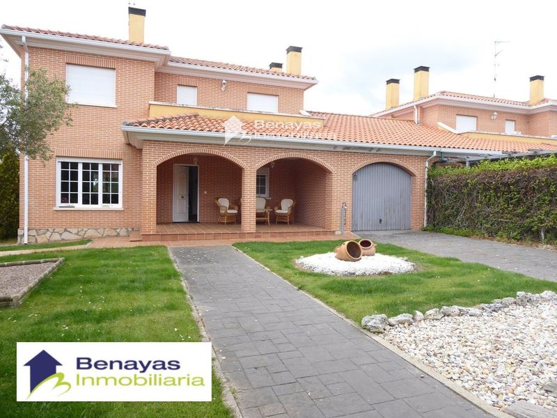 Chalet Independiente en venta Buenavista, Salamanca. Ref: 1568. Benayas Inmobiliaria