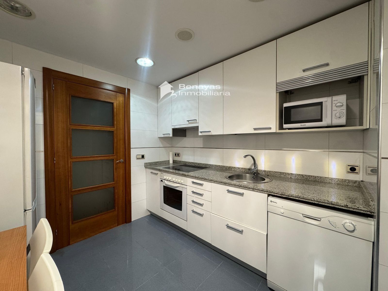 2-room apartment of 76m² in Salamanca photo 4