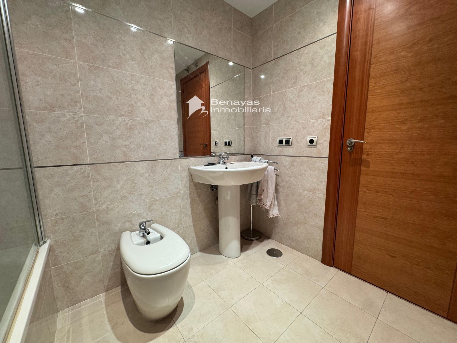 2-room apartment of 76m² in Salamanca photo 8