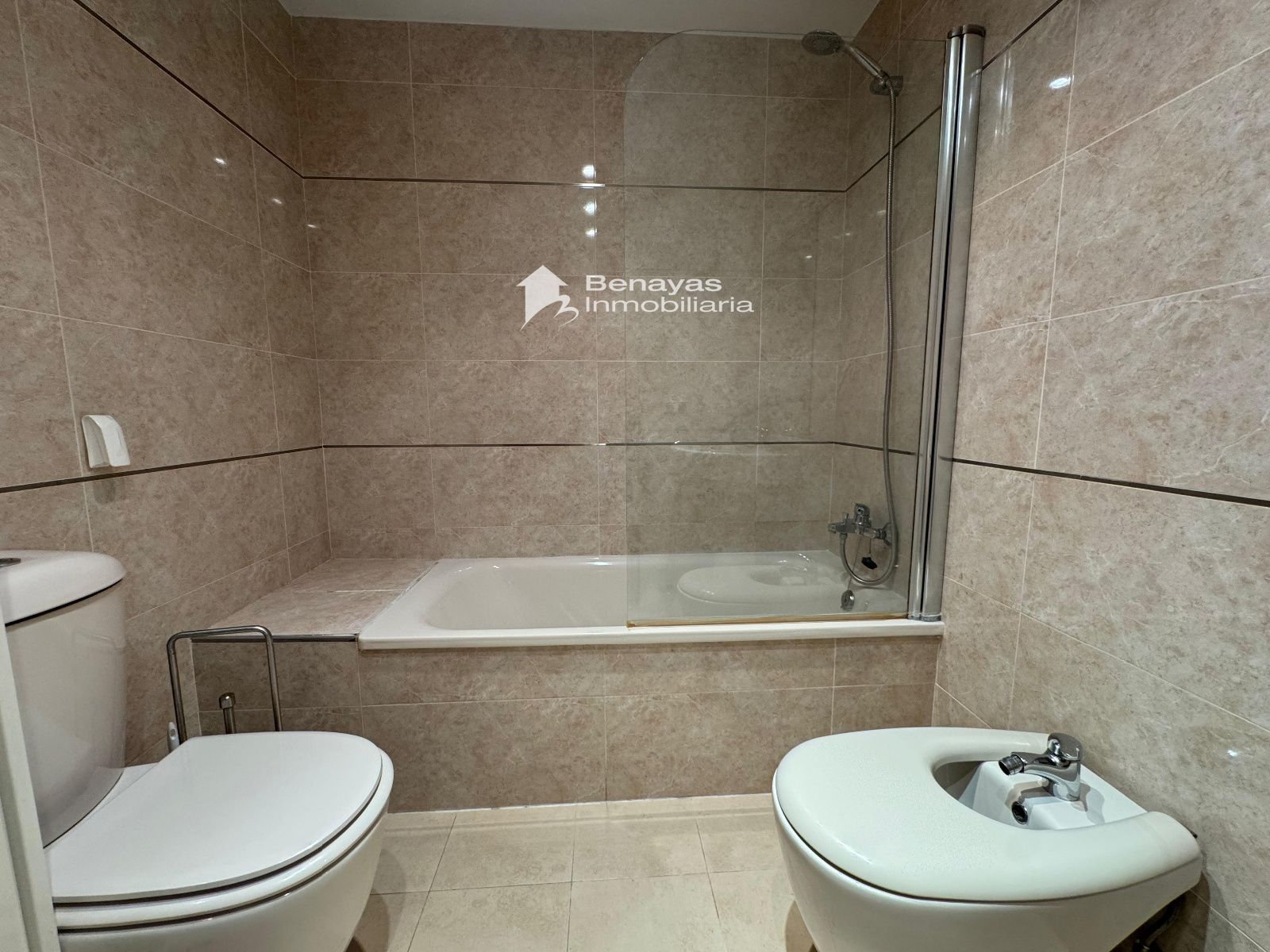 2-room apartment of 76m² in Salamanca photo 10