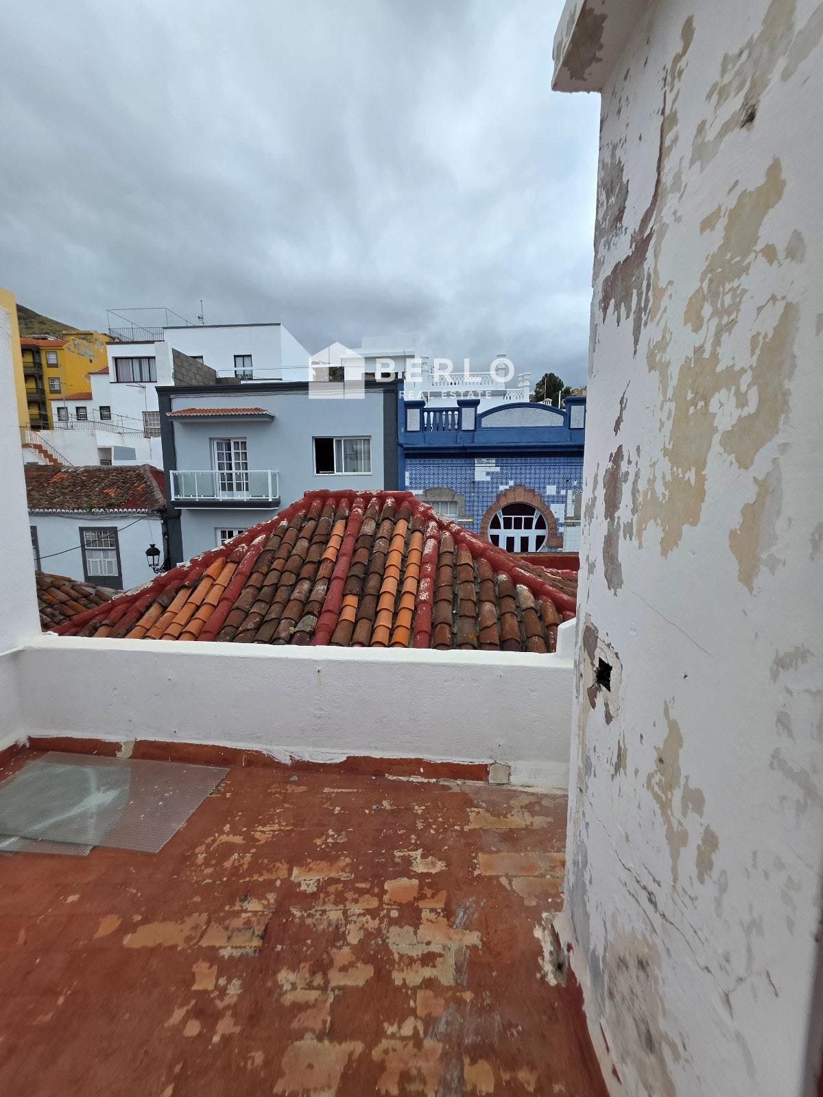 Terraza - Se vende inmueble en Santa Cruz de La Palma con vistas al mar y terrazas