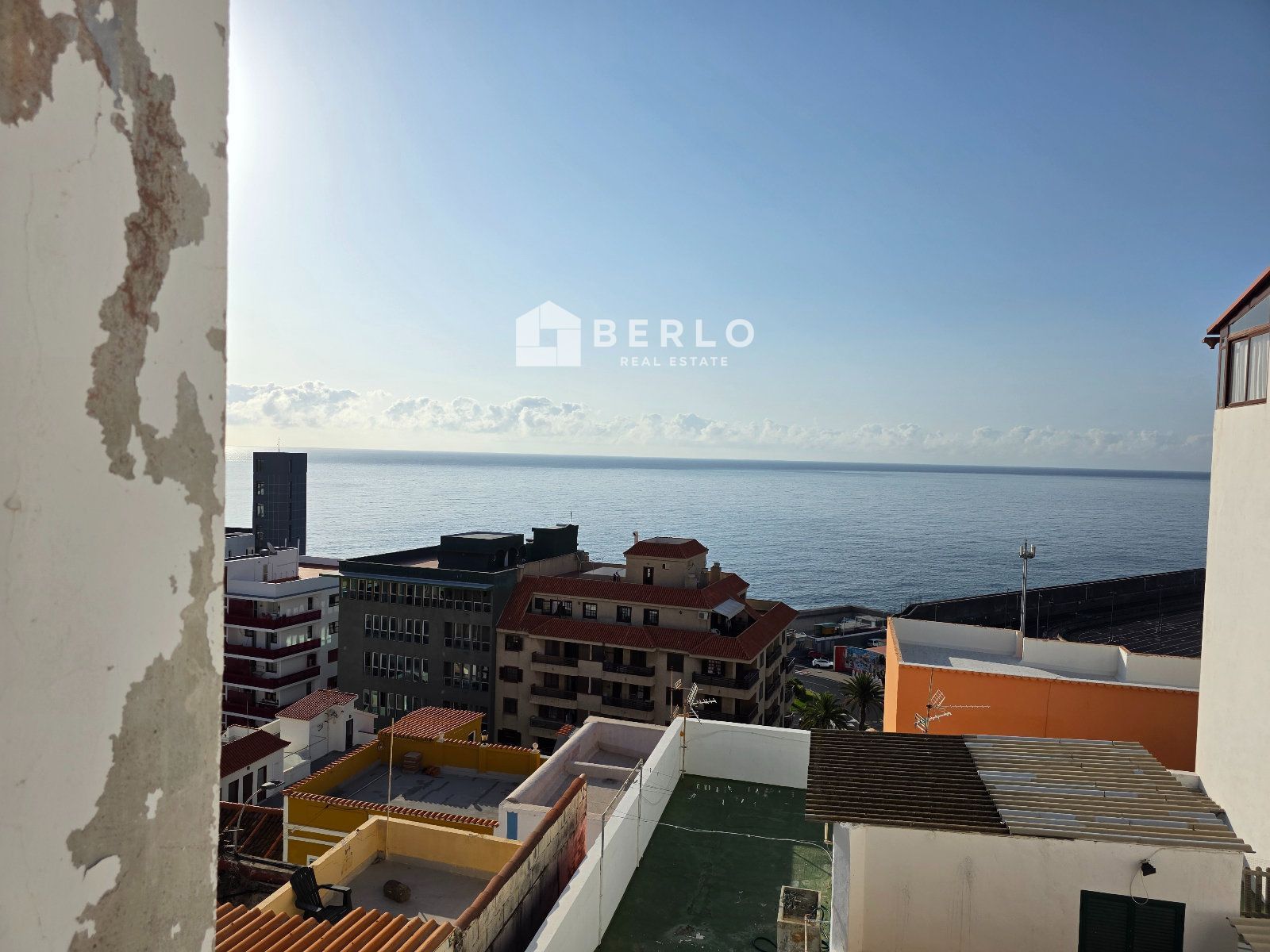 Terraza - Se vende inmueble en Santa Cruz de La Palma con vistas al mar y terrazas
