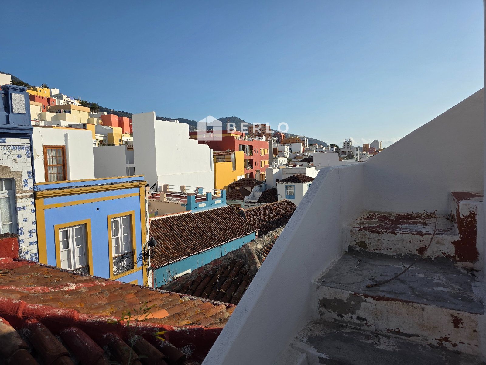 Terraza - Se vende inmueble en Santa Cruz de La Palma con vistas al mar y terrazas