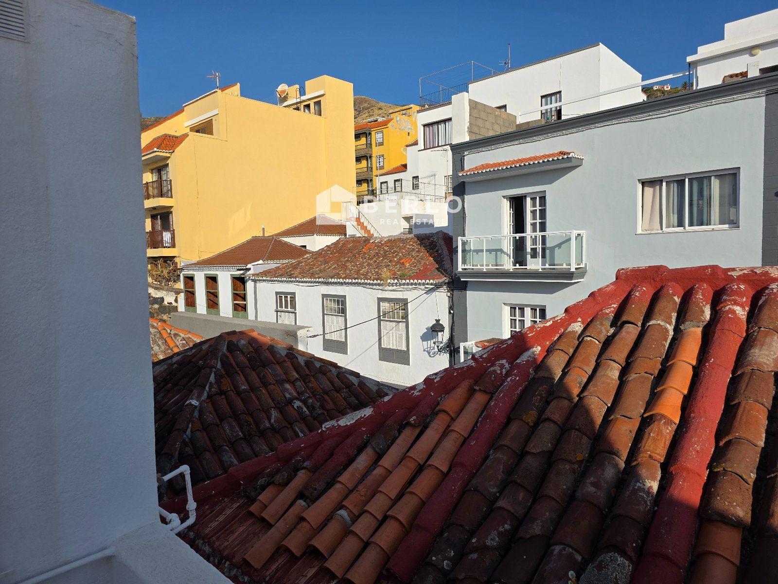 Terraza - Se vende inmueble en Santa Cruz de La Palma con vistas al mar y terrazas