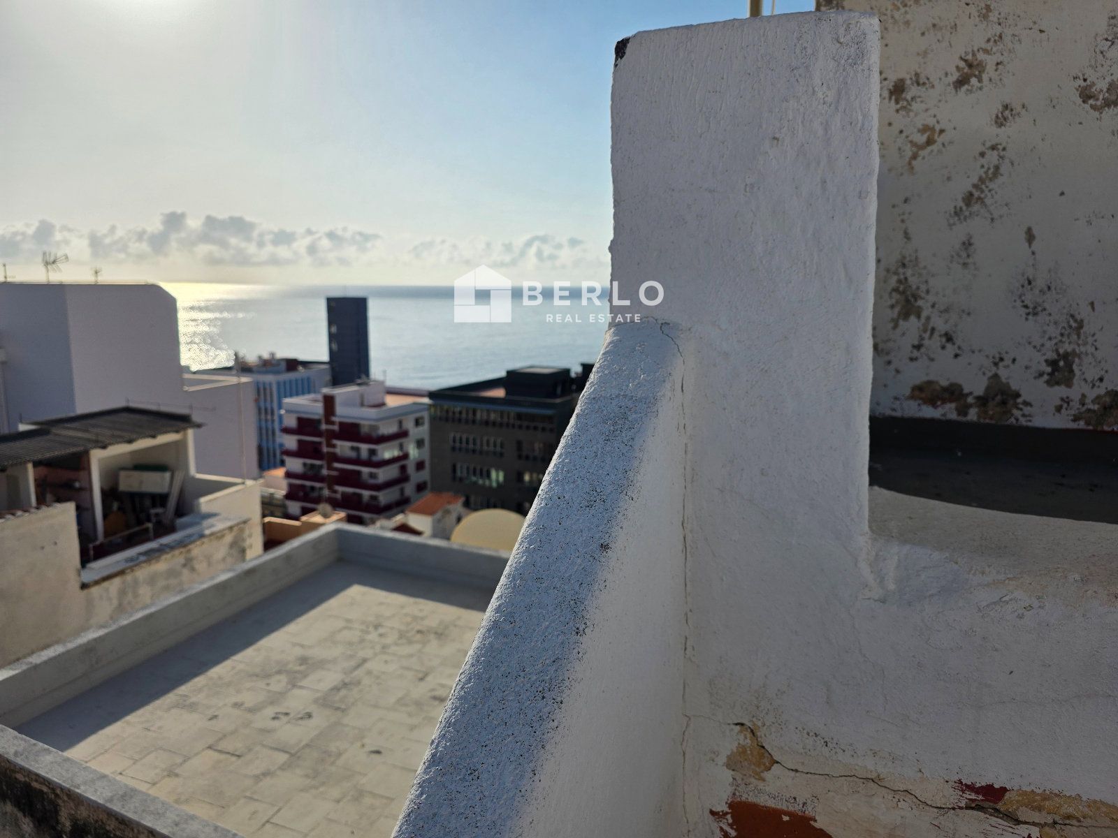 Terraza - Se vende inmueble en Santa Cruz de La Palma con vistas al mar y terrazas